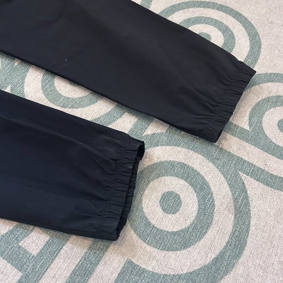 Vuori Miles Jogger in Black, SIZE L - Picture 4 of 5